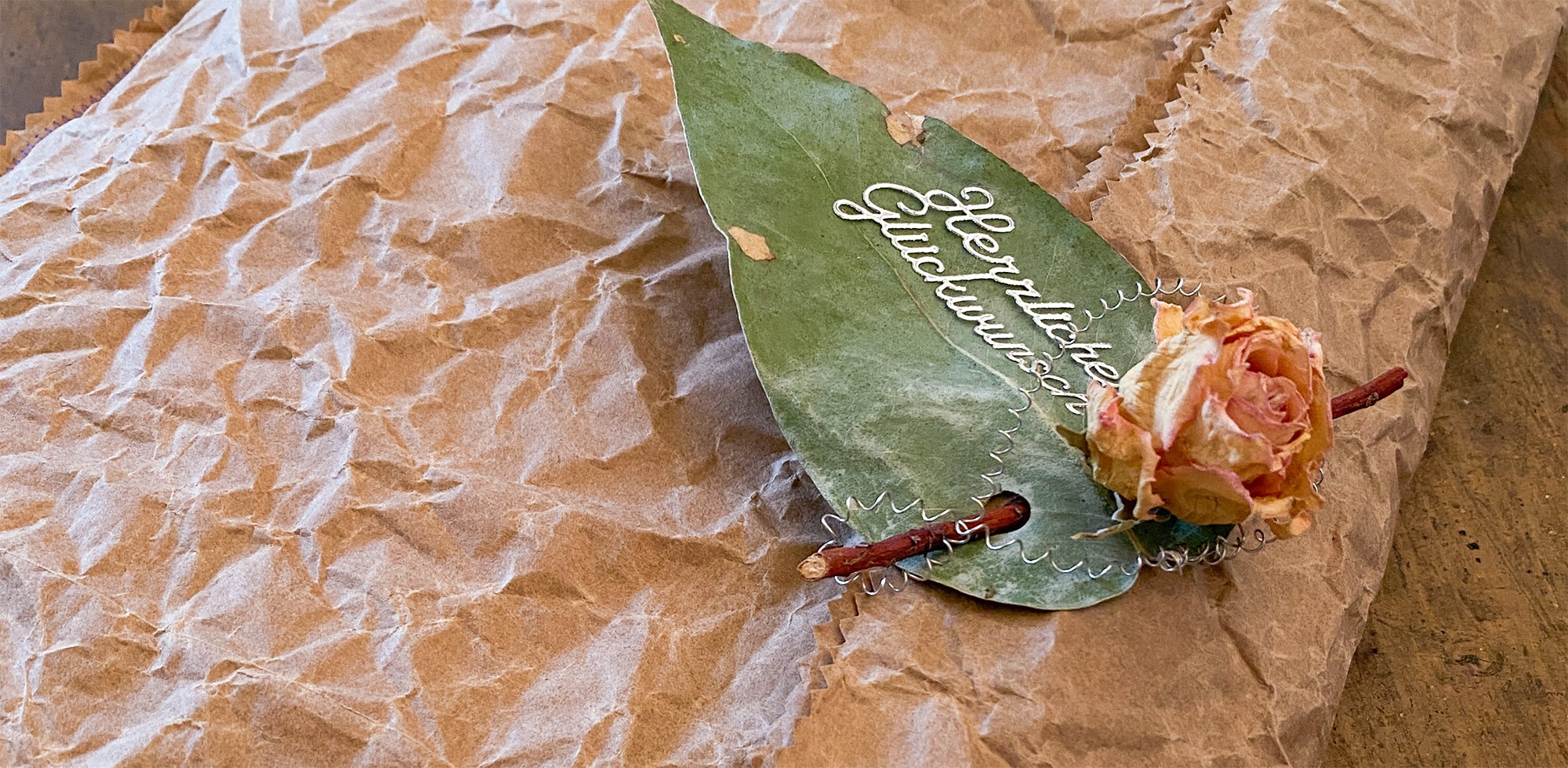 Geschenkverpackung aus Getreidesack Papier