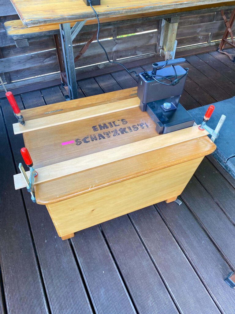 Laser Gravur für die Emil's Schatzkiste