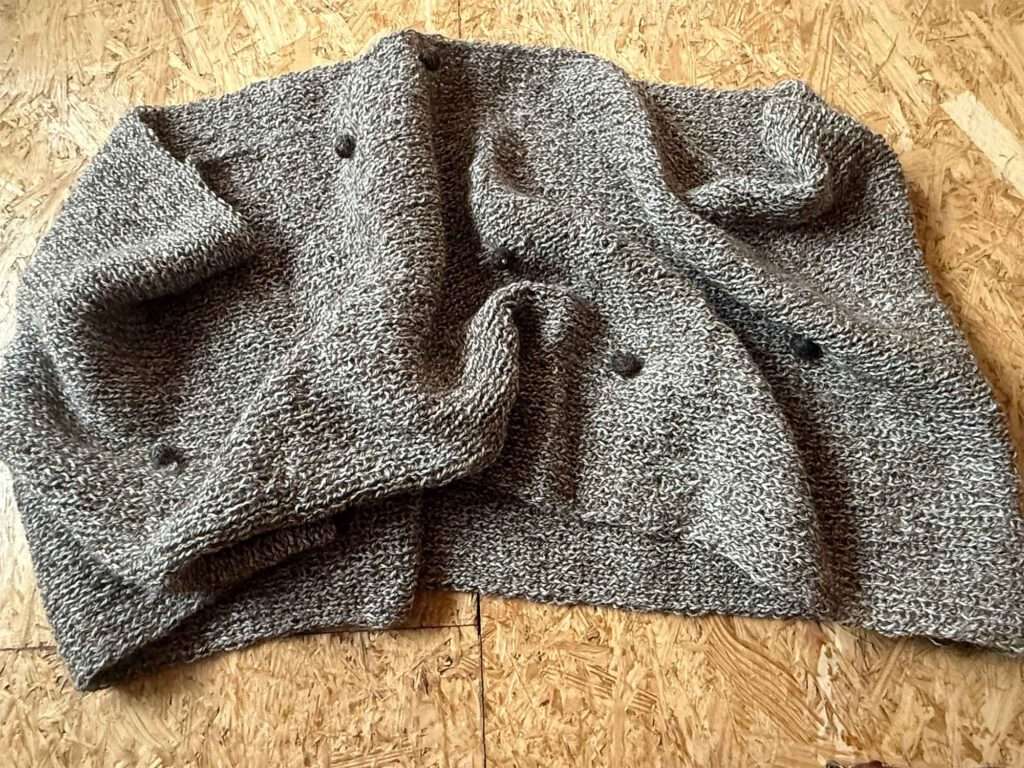 Schall mit kleinen Haarkugeln