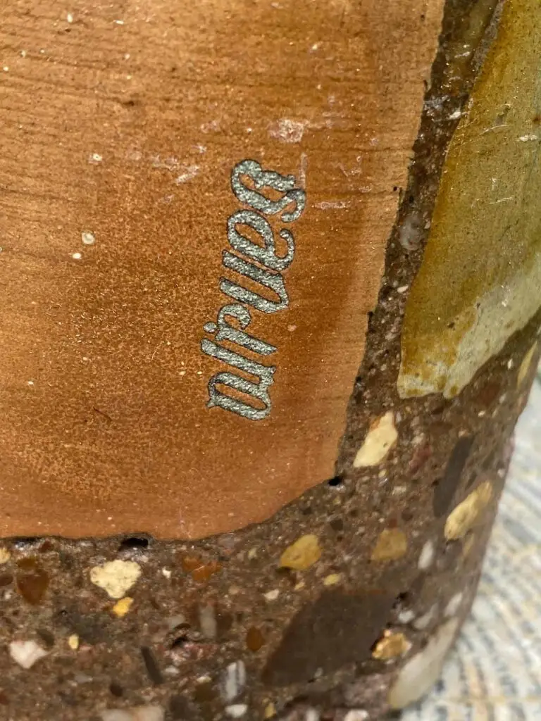 Logo SandraOliver auf Beton gelasert