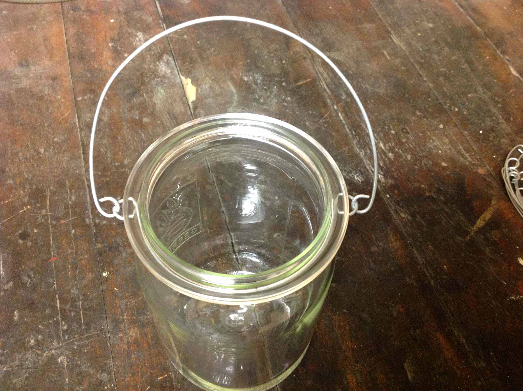 Einmachglas mit selbstgebogenen Drahtbügel