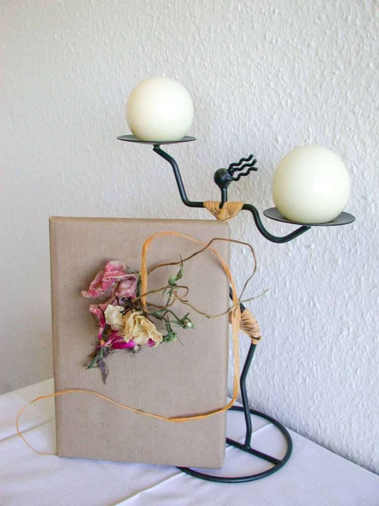 Geschenk nachhaltig verpackt mit Trockenblumen