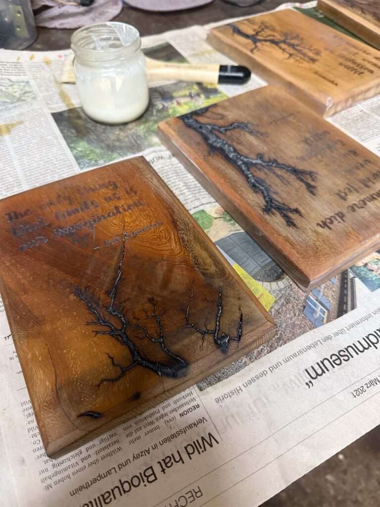 Holzwachs Behandlung von den Lichtenberg Holzbretter