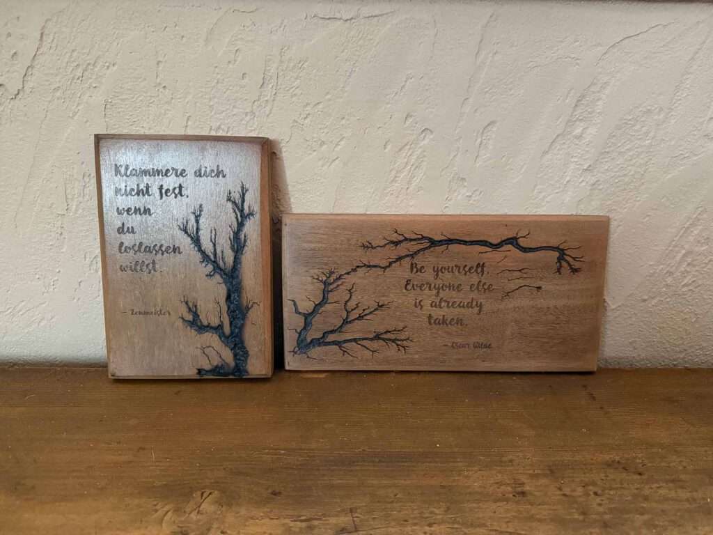 Fertige Lichtenberg Holzbretter mit Sprüchen
