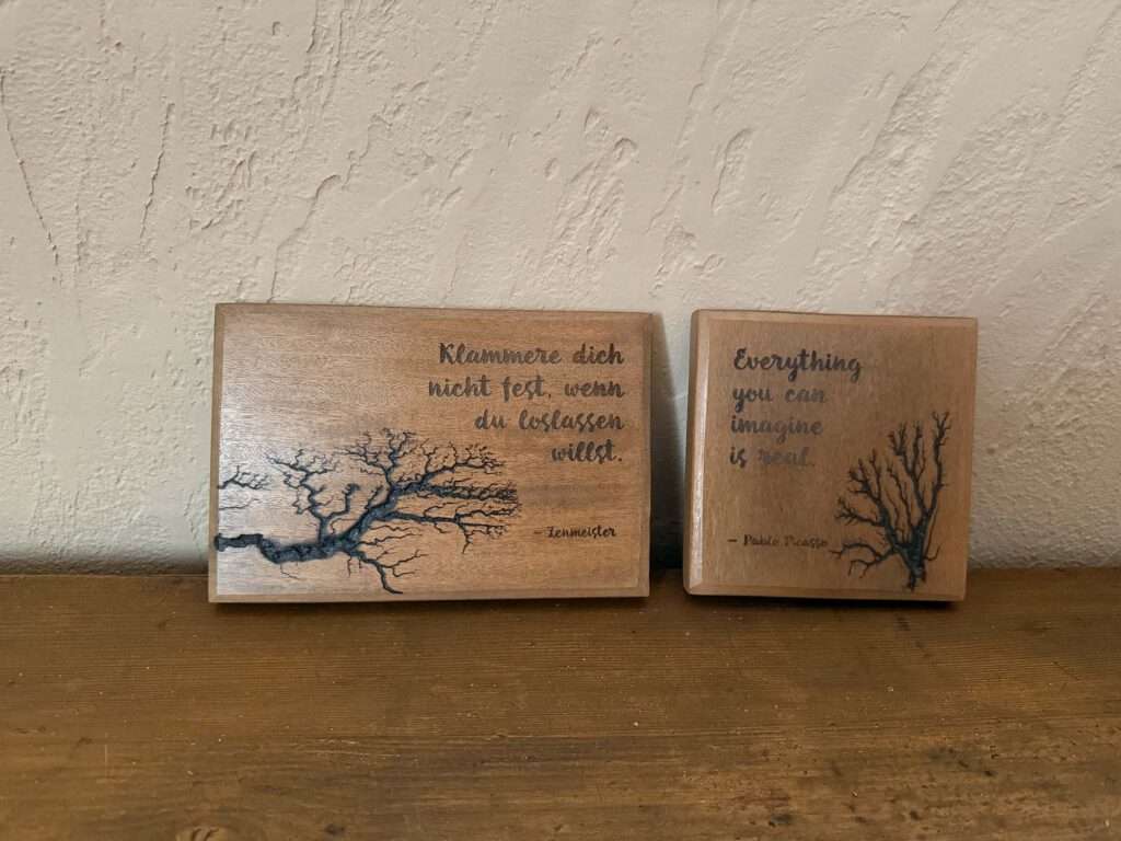Fertige Lichtenberg Holzbretter mit Sprüchen