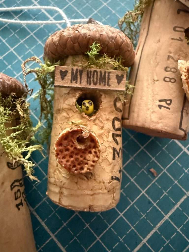 Vogelhäuschen aus Naturmaterialien