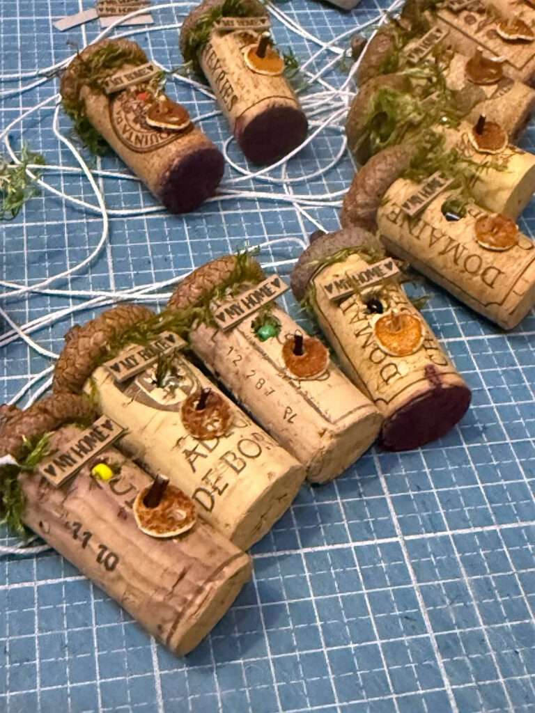 Dekorativer Vogelhäuschen aus Naturmaterialien