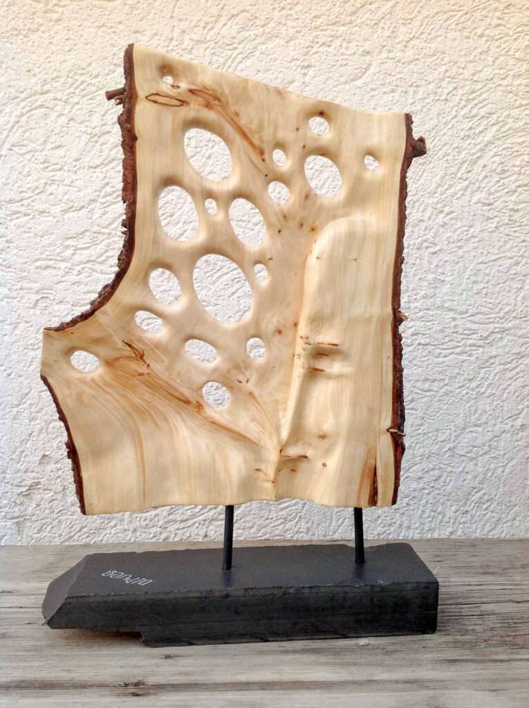 Abstrakte Skulptur aus Zuckerhutfichtenholz