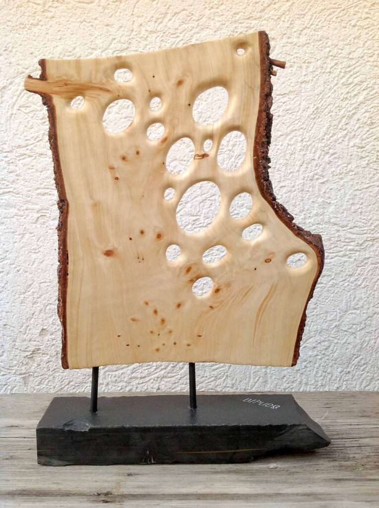 Abstrakte Skulptur aus Zuckerhutfichtenholz