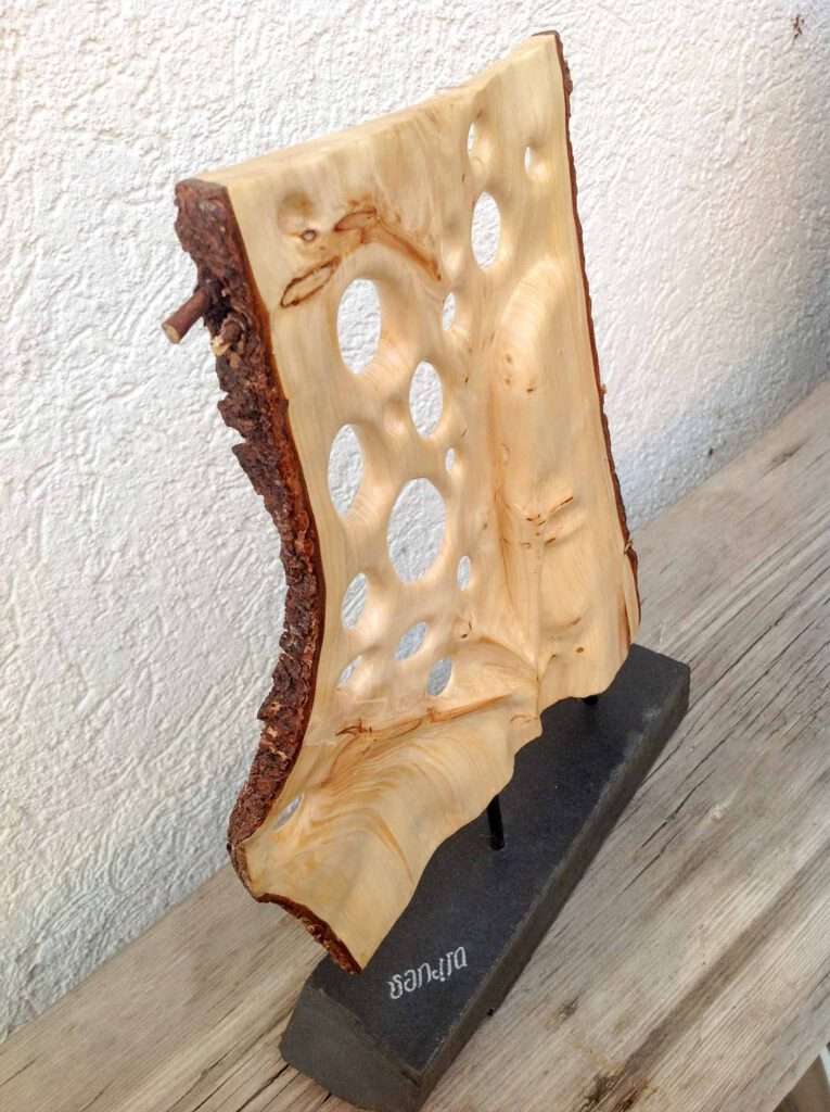 Abstrakte Skulptur aus Zuckerhutfichtenholz