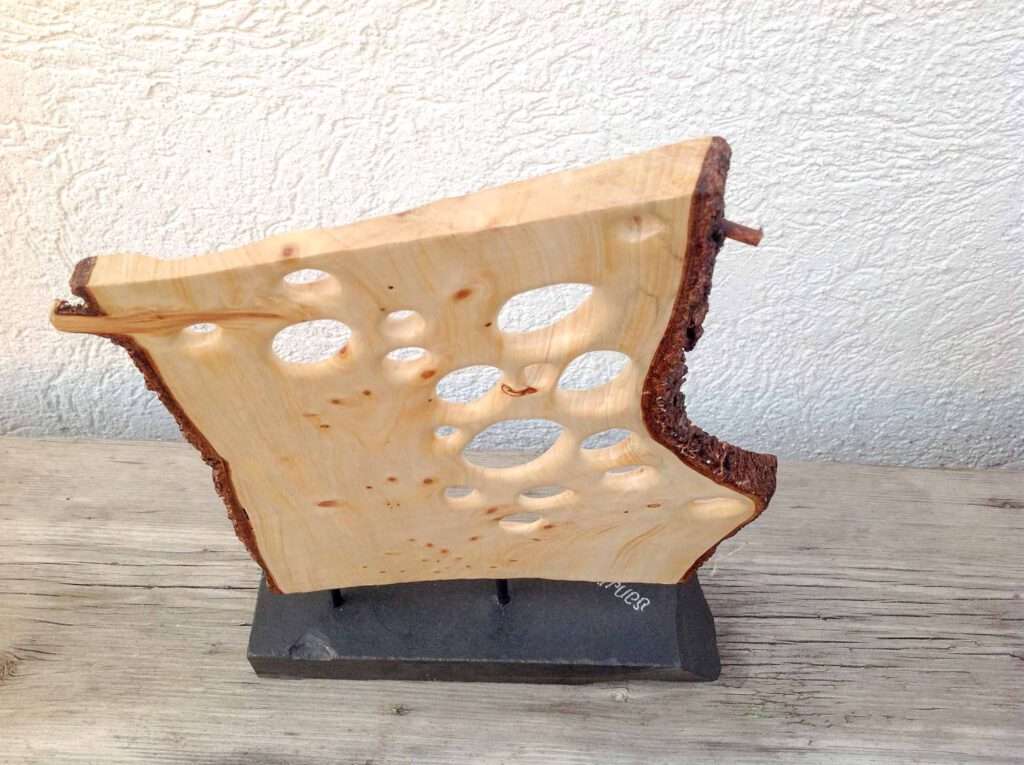 Abstrakte Skulptur aus Zuckerhutfichtenholz