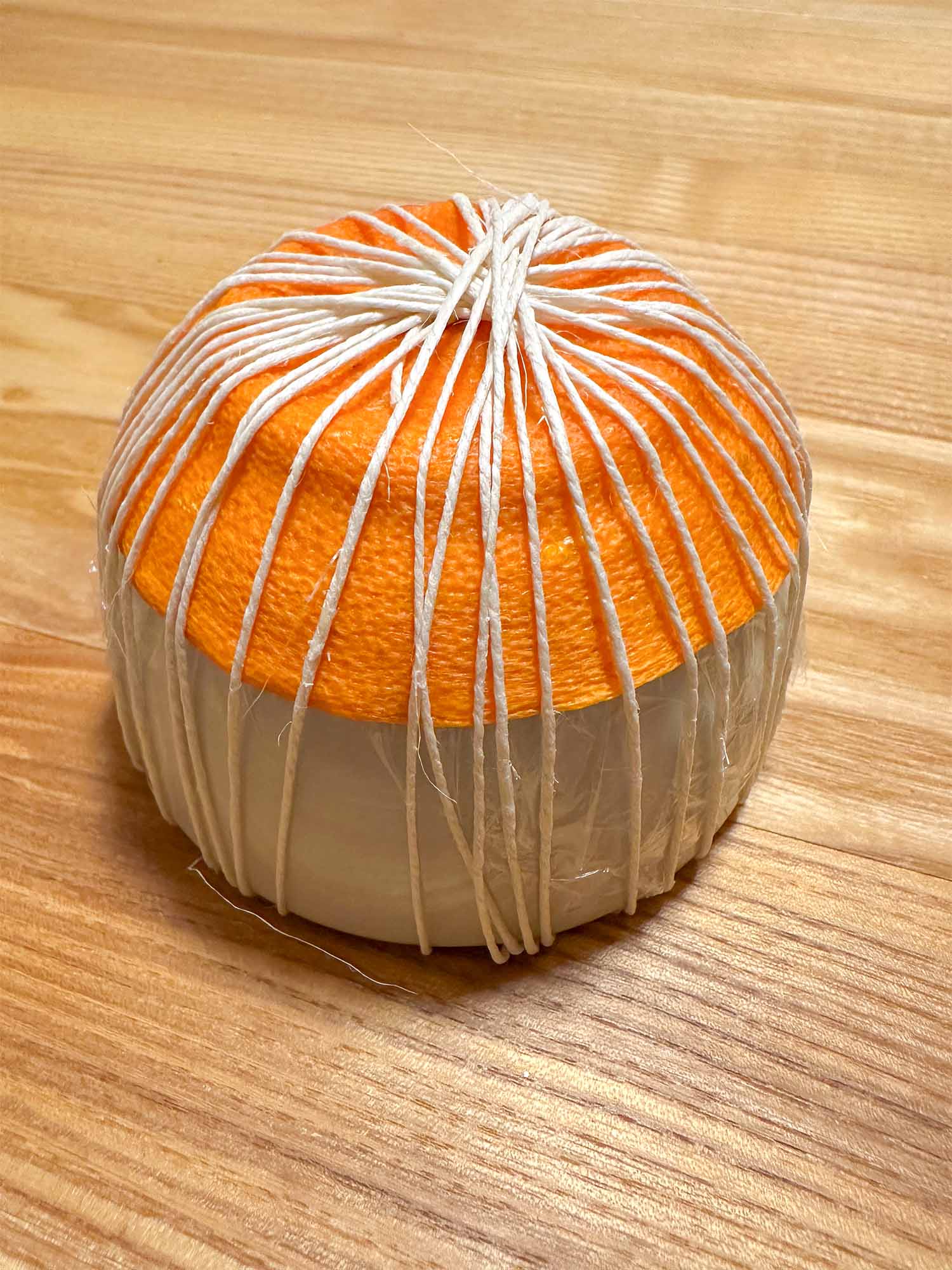 Mein Experiment mit Teelichtern aus Zitrusschalen