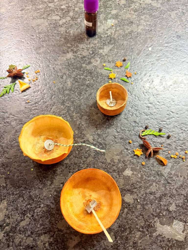 Mein Experiment mit Teelichtern aus Zitrusschalen