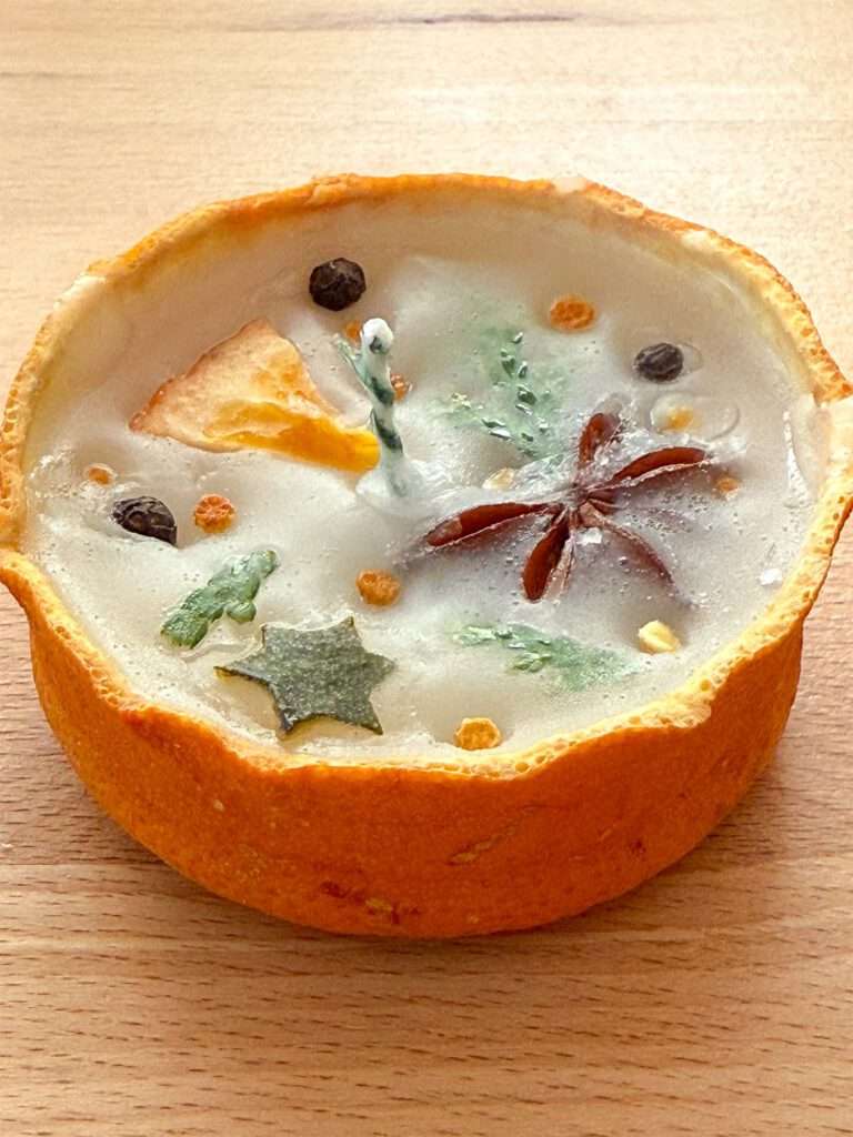 Einzigartige Teelichter aus Zitrusschalen