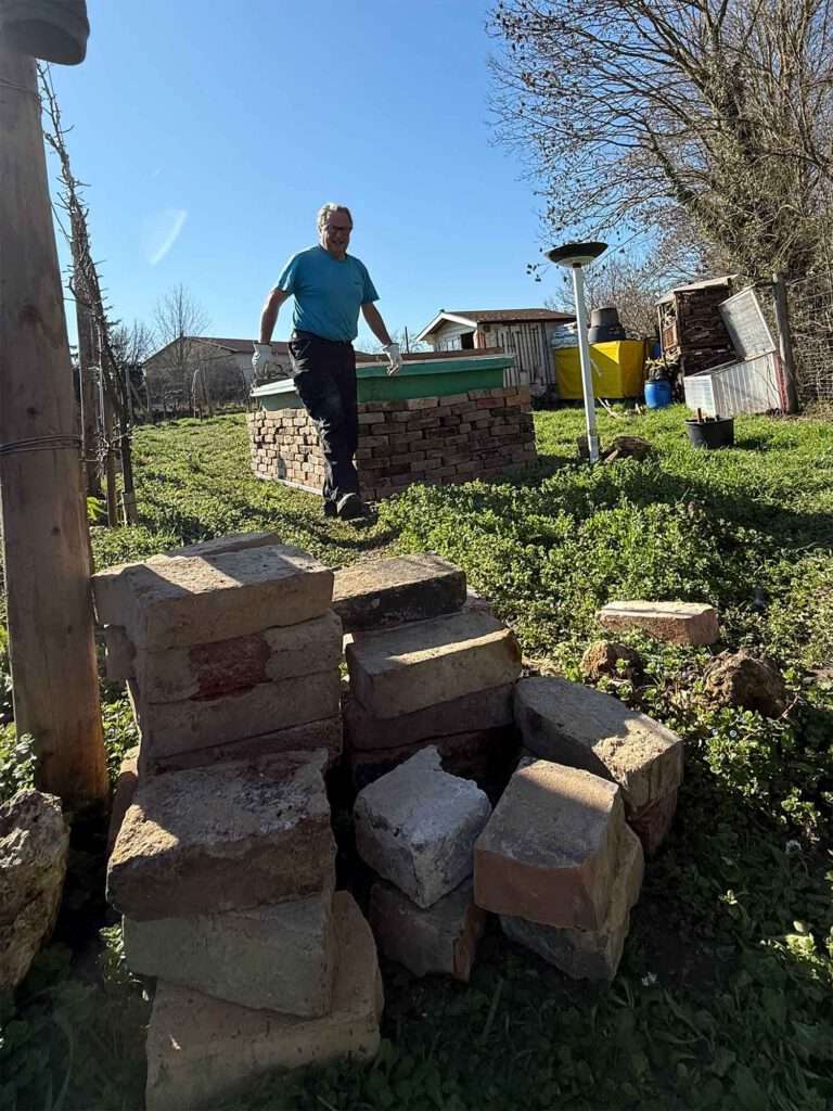 Nachhaltiges Hochbeet mit Backsteinen bauen