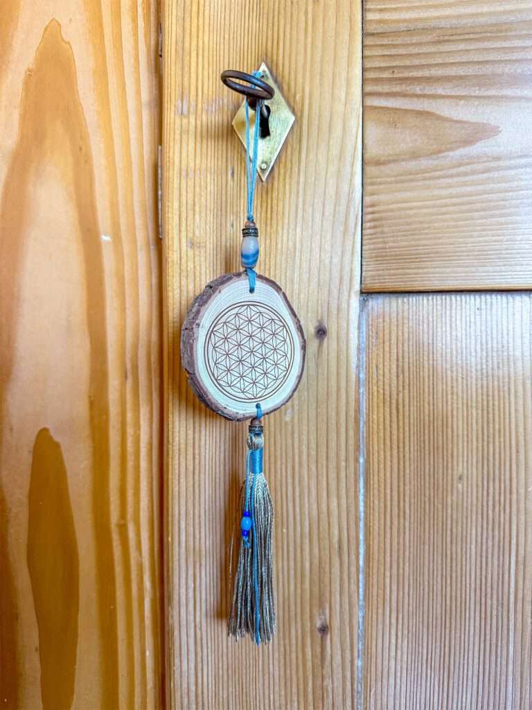 Duftspender aus Holzscheiben und Quasten: natürliches, Rustikal, spirituelles oder Wellness-Accessoire