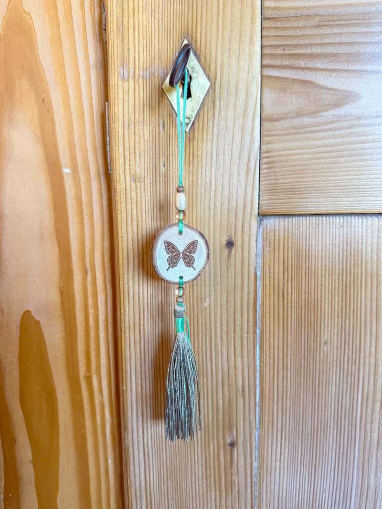 Duftspender aus Holzscheiben und Quasten: natürliches, Rustikal, spirituelles oder Wellness-Accessoire